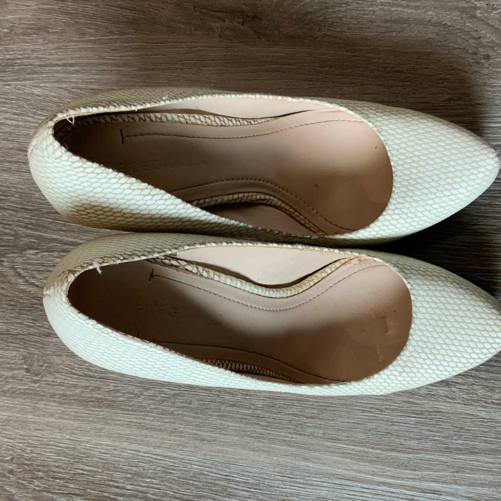 Patterned Platform Pumps - Picture 2 of 5